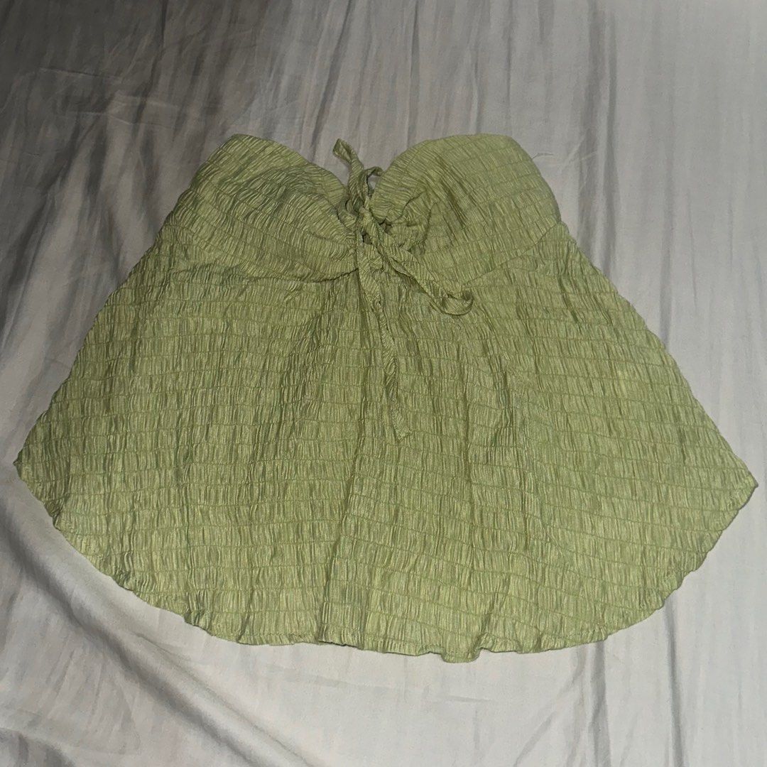 Green Textured Flowy Tube Top (Category: Sleeveless) located in Manila. Submitted by sabbys.bns (Listing ID 1397524332, Image 1). Description: green textured halter top - price: 150 - loc: quezon city, mm.