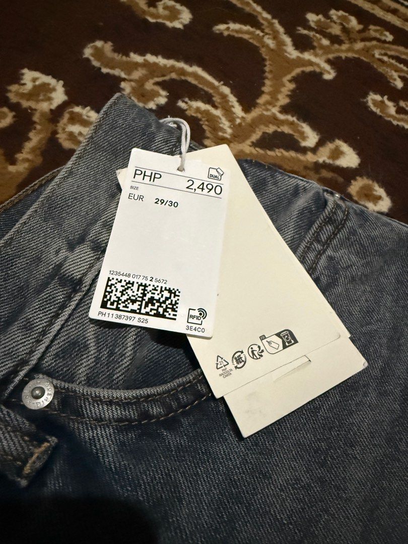 H&M Baggy Jeans - Size 29 (Category: Jeans) located in Manila. Submitted by _travisscott (Listing ID 1397558606, Image 3). Description: h&m baggy jeans size 29/30 brand new, fitted only complete with hang tags, paper bag, and receipt bought in sm pampanga rf: too big.