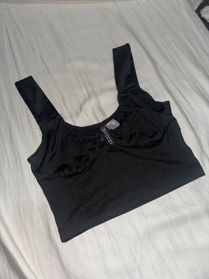 H&M Black Crop Tank Top (Category: Others Tops) located in Manila. Submitted by sabbys.bns (Listing ID 1397526483, Image 2). Description: h&m black crop tank top - size: xs - used once - price: 400 - loc: quezon city, mm.