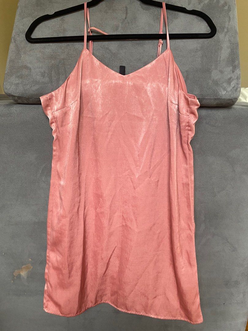 H&M pink slip dress (Category: Dresses) located in Muntinlupa City. Submitted by mascloset (Listing ID 1397498530, Image 2). Description: RFS: decluttering Size: medium US 6 .