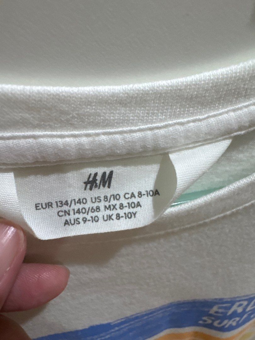 H&M Shirt fits 6-9yo (Category: Babies & Kids Fashion) located in Binan City. Submitted by mituz (Listing ID 1397577292, Image 2). Description: - H&M t-shirt - White with blue and yellow stripe design - Features "Erling's Surf Store" print - Round neck - Short sleeves - Size: EUR 134/140, US 8/10, CA 8-10A, CN 140/68, MX 8-10A, AUS 9-10, UK 8-10Y.