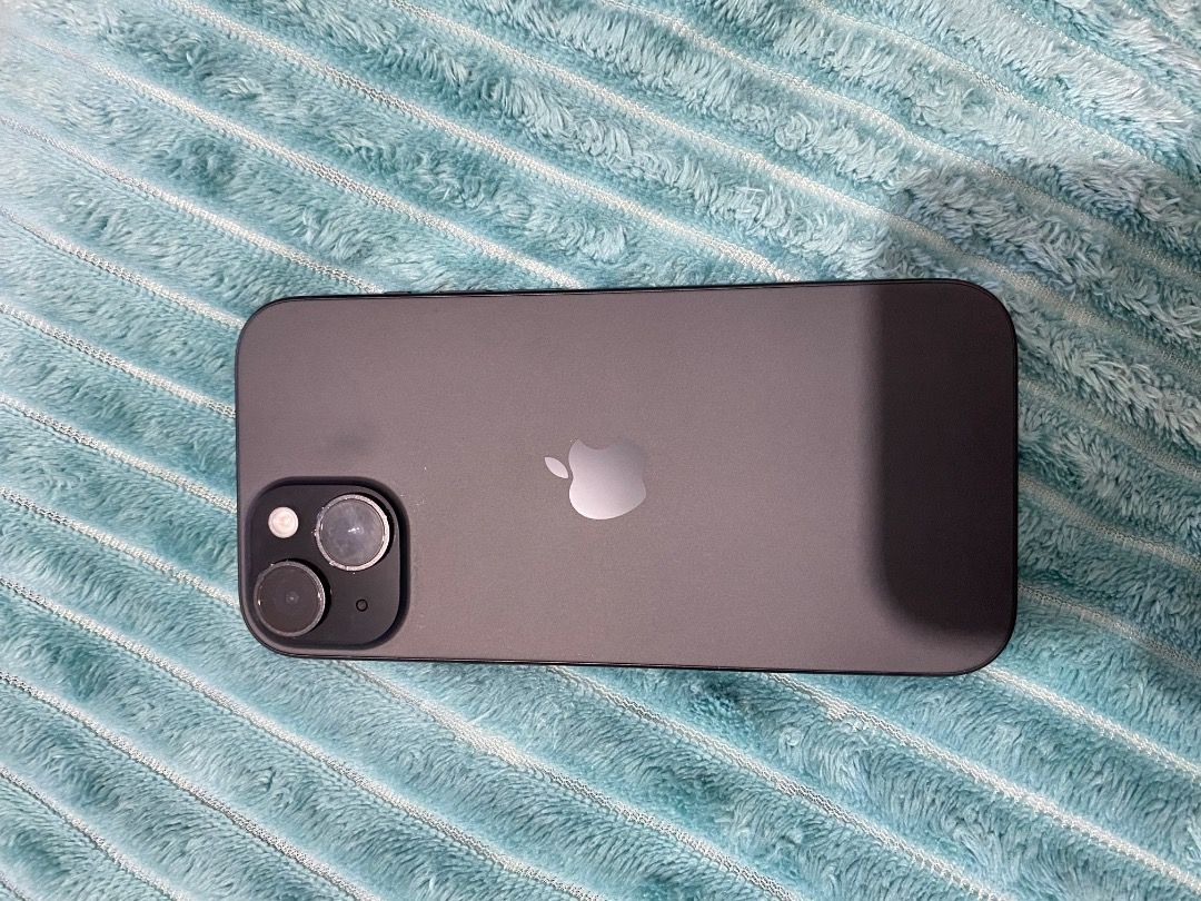 iPhone 15 128gb (Smartlocked) (Category: iPhone 15 Series) located in Manila. Submitted by cloudniche (Listing ID 1397438822, Image 2). Description: Inclusion: Box Warranty until October 30, 2025 Original USB-C Cable 89% Battery Health Makinis. No dents. No issues. Negotiable. Pm lang..