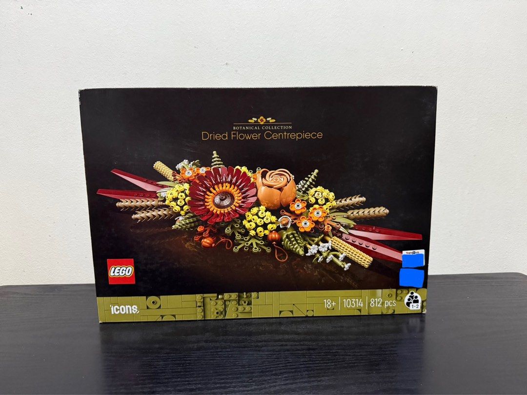 Lego Dried Flower Centerpiece 10314 (Category: Lego & Building Sets) located in Quezon City. Submitted by wertymoshi (Listing ID 1397513867, Image 1). Description: Selling brand new sealed Lego Dried Flower Centerpiece 10314.