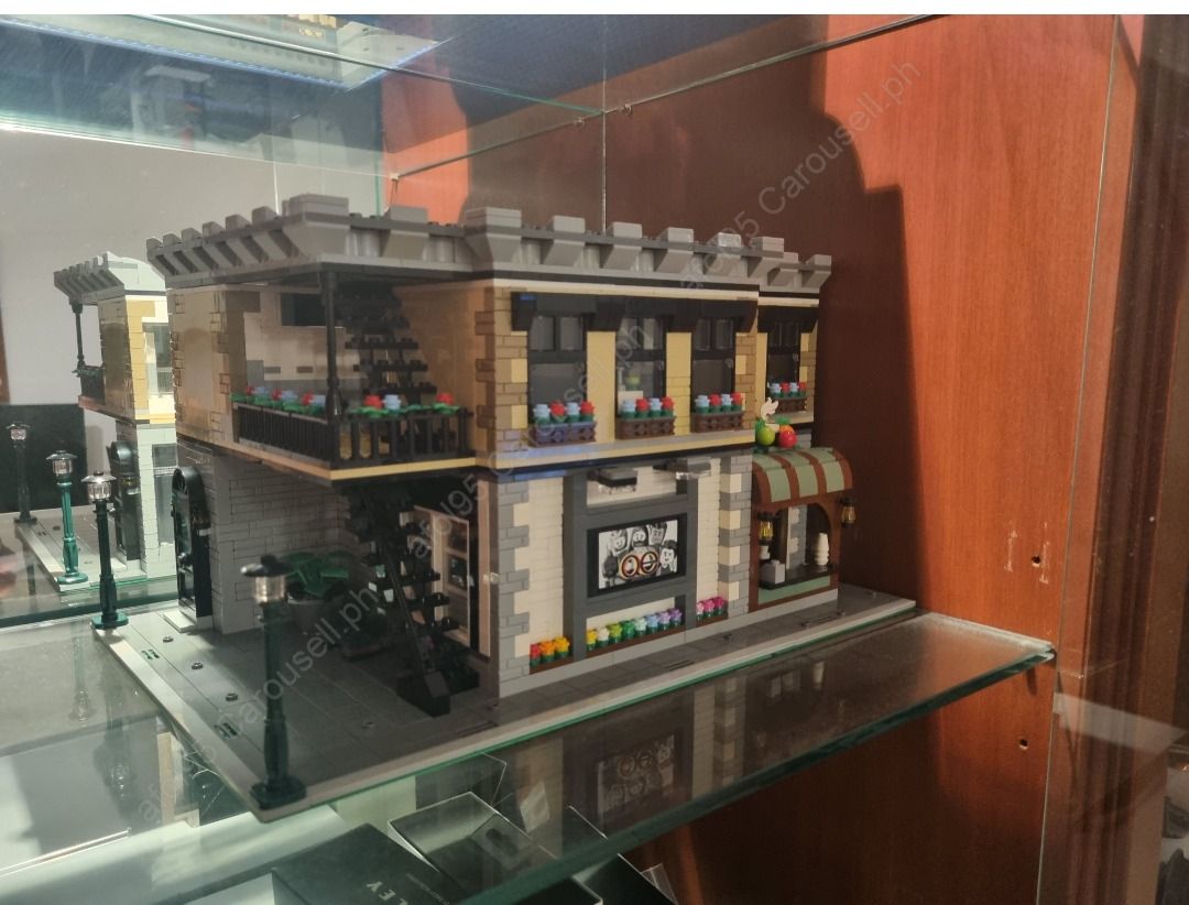 Lego SitCom Suites - Queer Eye & Seinfeld (Parts only) (Category: Lego & Building Sets) located in Quezon City. Submitted by afol95 (Listing ID 1397471612, Image 1). Description: Lego Parts consisting of around 3266 pcs (more or less) for SitCom Suites - Queer Eye & Seinfeld Brick Artisan's MOC All genuine Lego parts from purchased sets incl its minifigures (10291, 21328) and extra parts from bricklink Didn't obtain 100% of the extra parts, but a