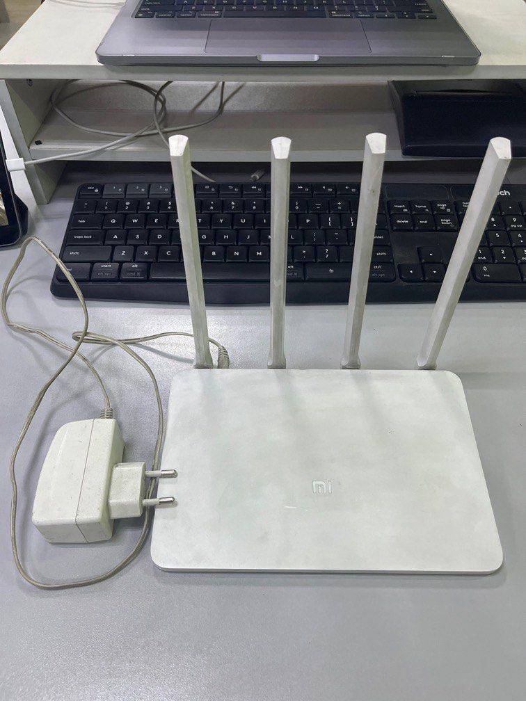 Xiaomi Mi Router 3 (Category: Networking) located in Mandaluyong City. Submitted by oliboycastro (Listing ID 1397465570, Image 1). Description: Model: MIR3 Original unit and power source only. No box..
