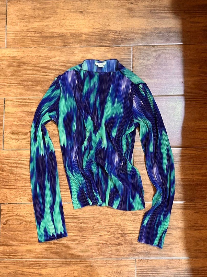 Monki Pleated blue mesh sheer fitted longsleeves (Category: Blouses) located in San Juan City. Submitted by lzip888 (Listing ID 1397471027, Image 1). Description: - Monki pleated top - Size: XXS - Color: Blue and green - Features: Long sleeves, high neckline - Made in China - Stylish and unique design Bretman Rock approved.