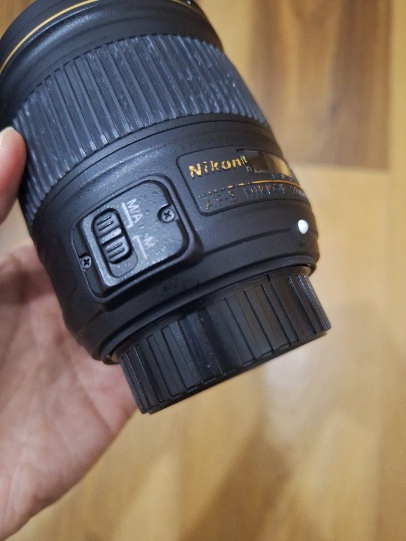 Nikkor 28mm f 1.8G (Category: Lens & Kits) located in Taguig. Submitted by faithlizzz (Listing ID 1397448866, Image 3). Description: nikkor 28mm 1.8G needs cleaning, has small fungus lang negotiable brand new price is 42k+ free lens pouch rfs: change system.