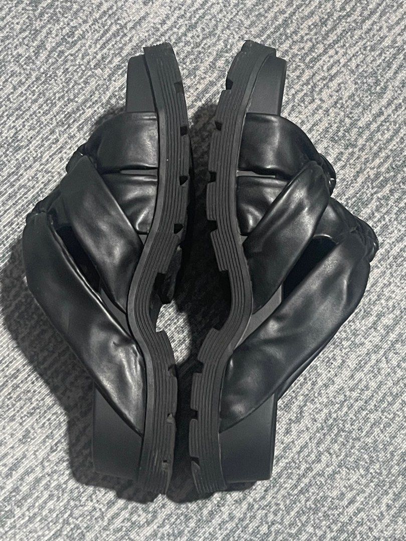 Pedro Knot Detail Sandals - Size 37 (Category: Flats & Sandals) located in Taguig. Submitted by iampeygi (Listing ID 1397467112, Image 2). Description: - Pedro sandals, size 37 - Knot detail design - Available colors: Black or Chalk - Slip-on style - Textured sole for grip - Made in China - Black sole - Used few times only - With slight leather scuffings due to storage - Discount if you get both. Original price at alnost Php 4k each. RFS: Declutt