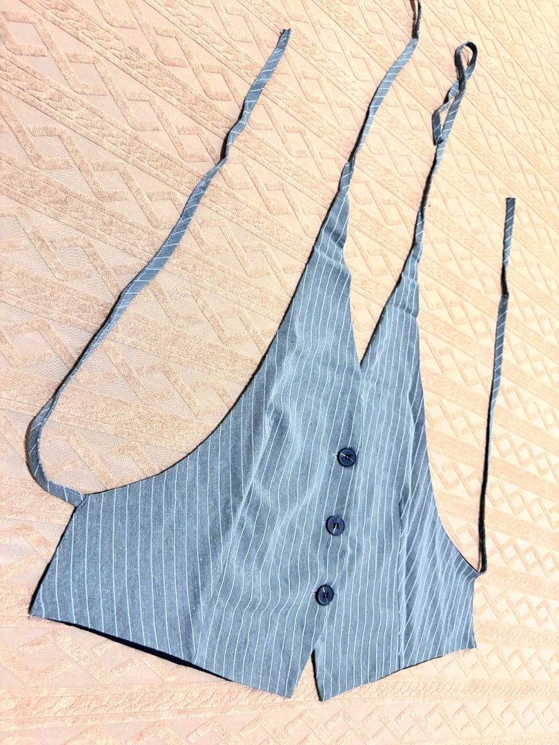 Pinstripe Vest XS (Category: Sleeveless) located in Manila. Submitted by warmwolf-e864 (Listing ID 1397453252, Image 1). Description: - Gray pinstripe vest - Size: XS - Reversible design with black lining - Features tie straps - Three-button closure RFS : Decluttering Note : - No issue - Slightly used (once only).
