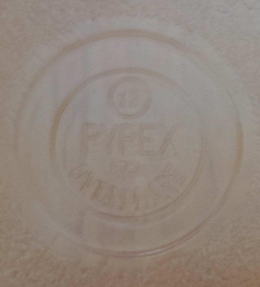 Pyrex Rectangular Dish (Category: Bakeware) located in Rawang. Submitted by hmsale (Listing ID 1397477795, Image 3). Description: Ovensafe, clear glass with handles. Features the Pyrex logo and 'Made in USA'. Approx L 10ins, W 6.5 ins H 4 ins.