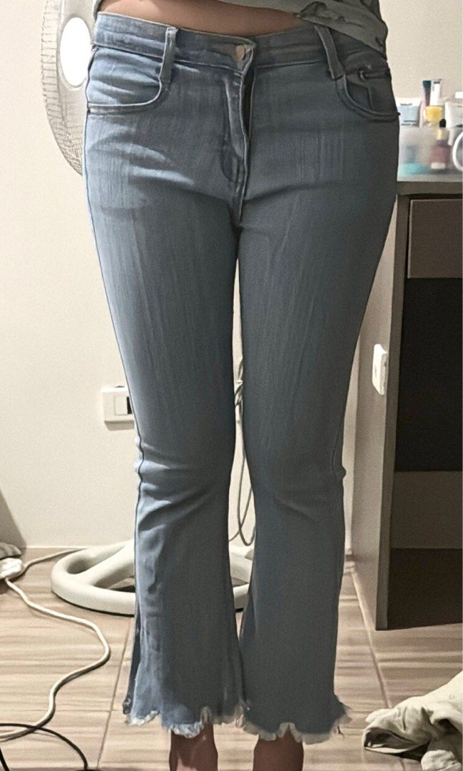 Semi-Flared Raw Hem Denim Jeans/Pants (Category: Jeans) located in Quezon City. Submitted by laraveee (Listing ID 1397579741, Image 3). Description: Fits 26” to 28” MOP: GCash or Bank Transfer (BPI) MOD: Grab or Lalamove c/o Buyer.
