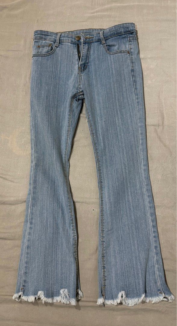 Semi-Flared Raw Hem Denim Jeans/Pants (Category: Jeans) located in Quezon City. Submitted by laraveee (Listing ID 1397579741, Image 1). Description: Fits 26” to 28” MOP: GCash or Bank Transfer (BPI) MOD: Grab or Lalamove c/o Buyer.