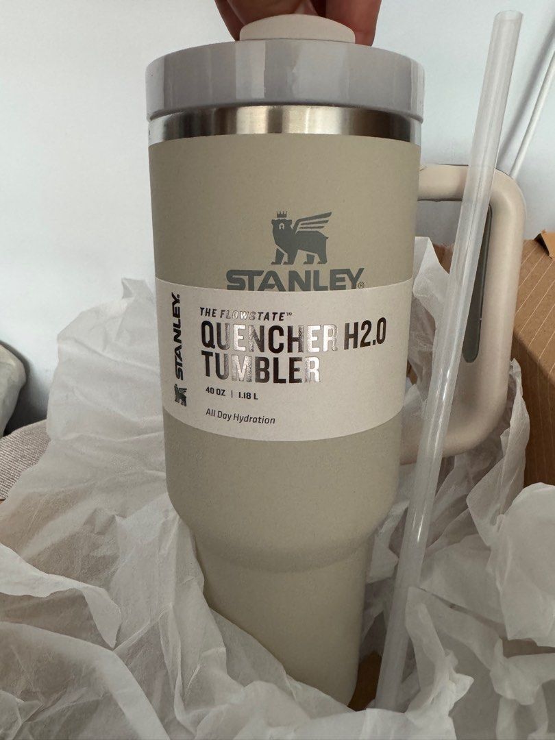 Stanley Quencher H2.0 Flowstate Tumbler 40oz (Category: Water Bottles & Tumblers) located in Singapore. Submitted by mkr (Listing ID 1397442250, Image 1). Description: .
