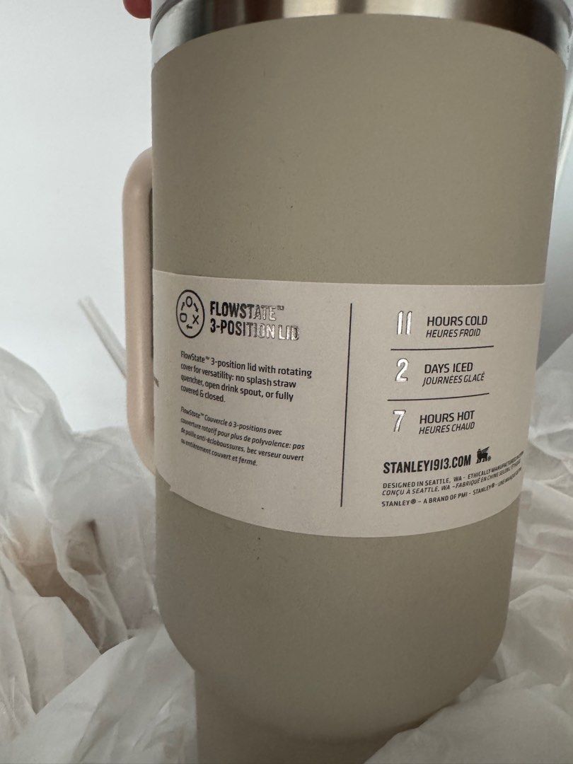 Stanley Quencher H2.0 Flowstate Tumbler 40oz (Category: Water Bottles & Tumblers) located in Singapore. Submitted by mkr (Listing ID 1397442250, Image 3). Description: .