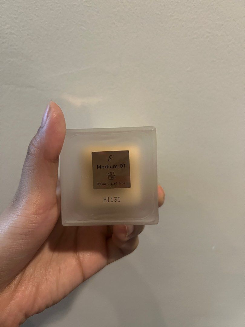 Strokes Soft Veil Filter Foundation Medium 01 (Category: Makeup) located in Quezon City. Submitted by francisella69 (Listing ID 1397507072, Image 2). Description: Used once Shade is too light for me and the formula isnt for my skin type No box.
