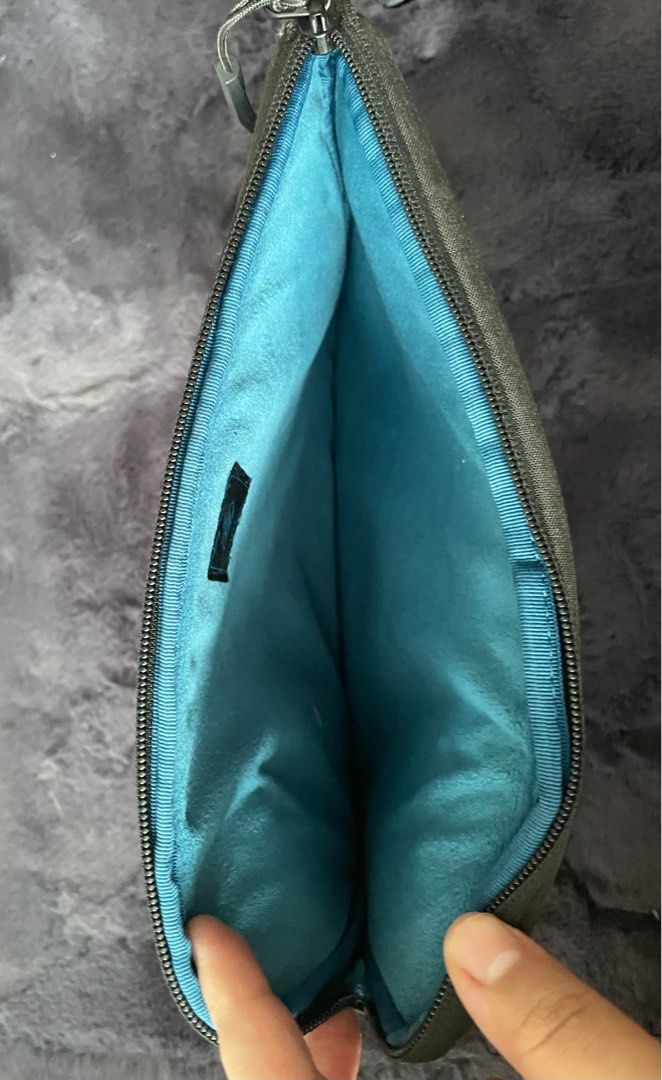 tomtoc 11 inch iPad Pro Sleeve Case with Accessory Pocket (Category: Laptop Bags & Sleeves) located in Pasig City. Submitted by ninjaahjumma (Listing ID 1397411075, Image 2). Description: tomtoc 11 inch iPad Pro Sleeve Case with Accessory Pocket, with zippered closure, front pocket, and soft blue interior. Protects from scratches and minor impacts. Simple design with button closure. Original price ₽1450, selling for ₽800 RFS: decluttering.