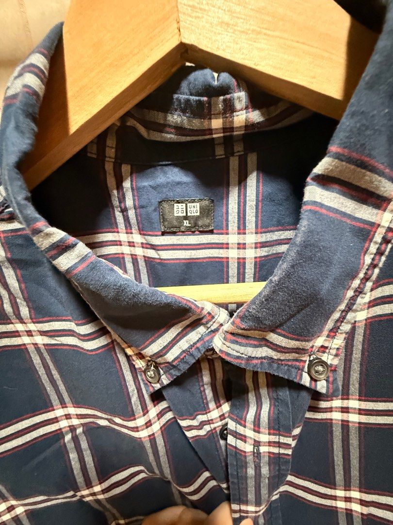 Uniqlo cotton long sleeves (Category: Tshirts & Polo Shirts ) located in Taguig. Submitted by cams_declutter (Listing ID 1397568056, Image 3). Description: Uniqlo Size XL 100% cotton.