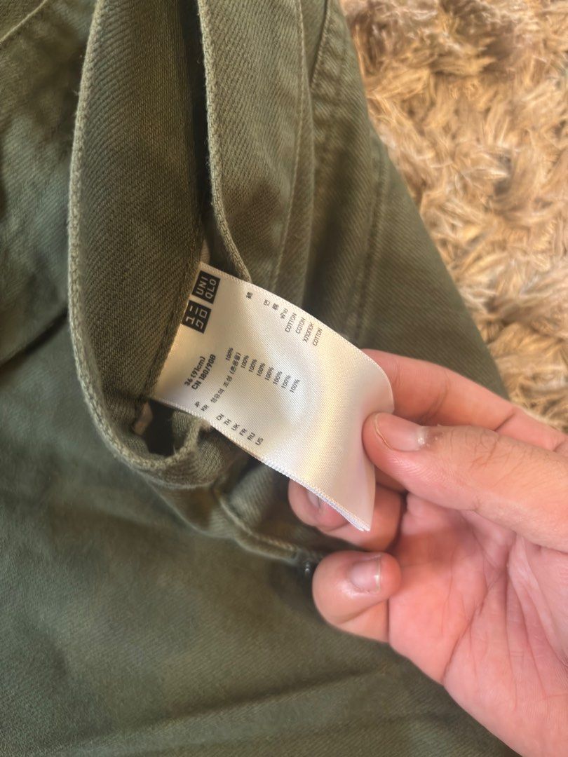 Uniqlo Men's Olive Green Pants (Category: Jeans) located in Manila. Submitted by crazypass (Listing ID 1397434406, Image 2). Description: - Uniqlo men's pants - Color: Olive Green - Size: 34/170/76B - Material: 100% Cotton - Features: Button closure, two front pockets, two back pockets - Condition: Good.