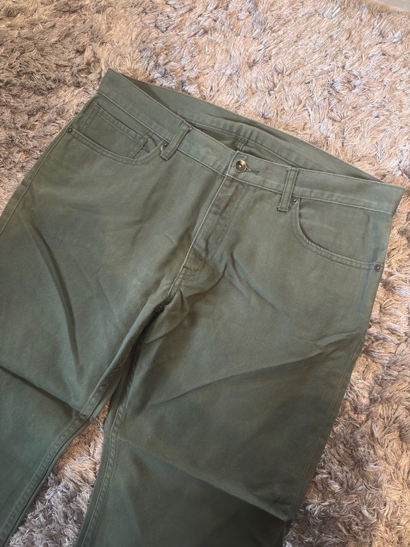 Uniqlo Men's Olive Green Pants (Category: Jeans) located in Manila. Submitted by crazypass (Listing ID 1397434406, Image 3). Description: - Uniqlo men's pants - Color: Olive Green - Size: 34/170/76B - Material: 100% Cotton - Features: Button closure, two front pockets, two back pockets - Condition: Good.