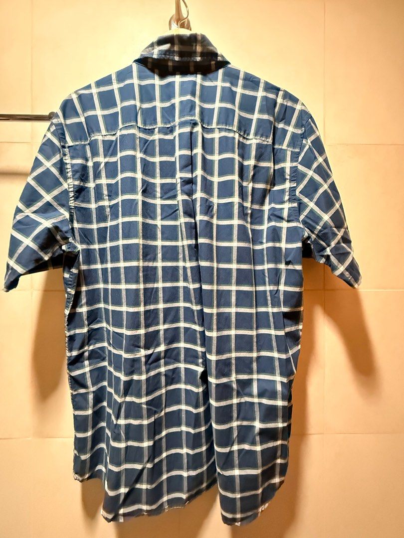 Uniqlo short sleeve polo (Category: Tshirts & Polo Shirts ) located in Taguig. Submitted by cams_declutter (Listing ID 1397568194, Image 2). Description: Uniqlo 100% cotton.