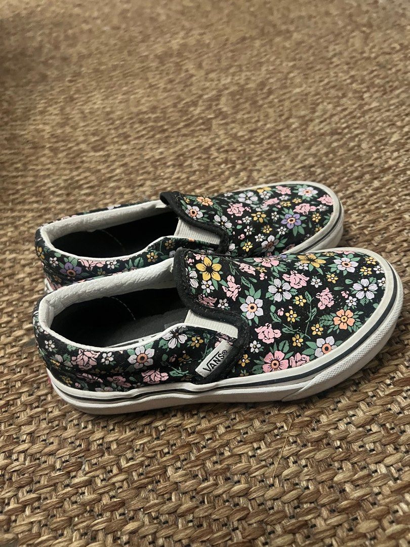 Vans Kids Ditsy Floral (Category: Babies & Kids Fashion) located in Pasig City. Submitted by _aboutagal (Listing ID 1397495628, Image 3). Description: FOR SALE: Vans Kids Ditsy Floral Size: US 13 / 18.5cm 9/10 condition, used 3x only ₱1,700 📍Rosario, Pasig city.