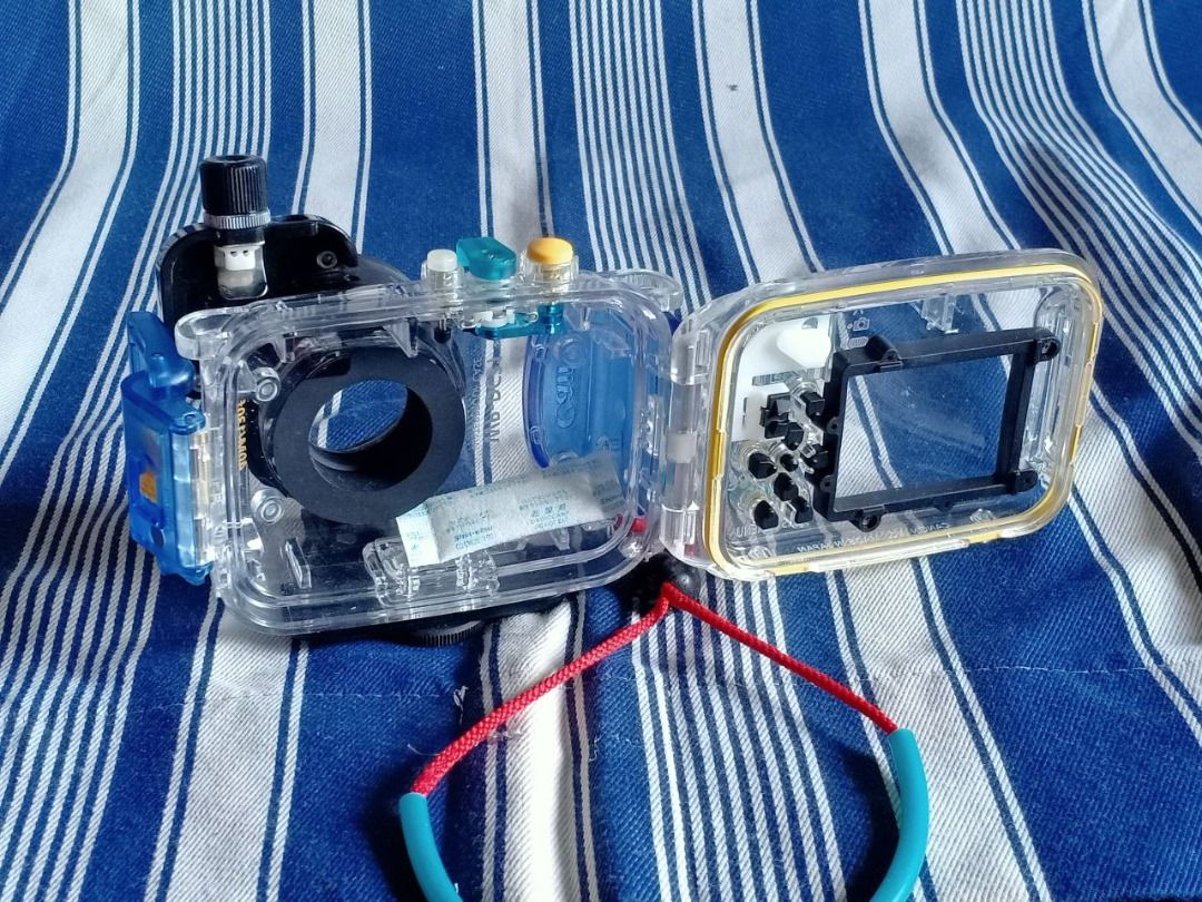 Waterproof Case Canon WP-DC31 (Category: Camera Bags & Carriers) located in Bulacan. Submitted by ton0774 (Listing ID 1397574336, Image 2). Description: Selling this Canon WP-DC31 waterproof case no issue gagamitin nalang Pulilan Bulacan Area Canon WP-DC31 waterproof case - Designed for underwater camera protection - Clear plastic construction - Features camera control buttons - Includes a wrist strap - Lens port included - Canon branded cover (b