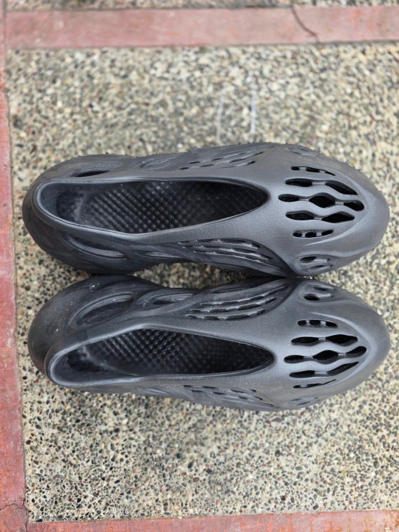Yeezy Foam Runner - Black (Category: Slippers & Slides) located in Baguio. Submitted by blackleaf01 (Listing ID 1397458474, Image 2). Description: Item: ADIDAS YEEZY FOAM RNR ONYX Color: Black Condition: Like New Issue: one is size 10 and the other is size 11 "still negotiable" RFS: Need Cash Payment: Gcash or cash Delivery Option: JNT (Sagot ng Buyer) .