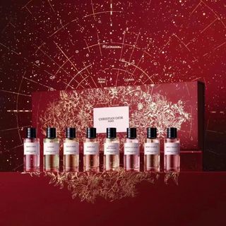 *Brand New Authentic - Includes SF Express* Dior Perfume Collection Set of Eight (7.5mL*8) Gift Box with Gift Bag Includes: Bois de Rose, Silver Shadow Olibanum, Lucky Bell, Amber Essence, Montaigne Citrus, Wild Stroll, Ink Mountain Bloom, Jasmine Beauty.64231204472193110