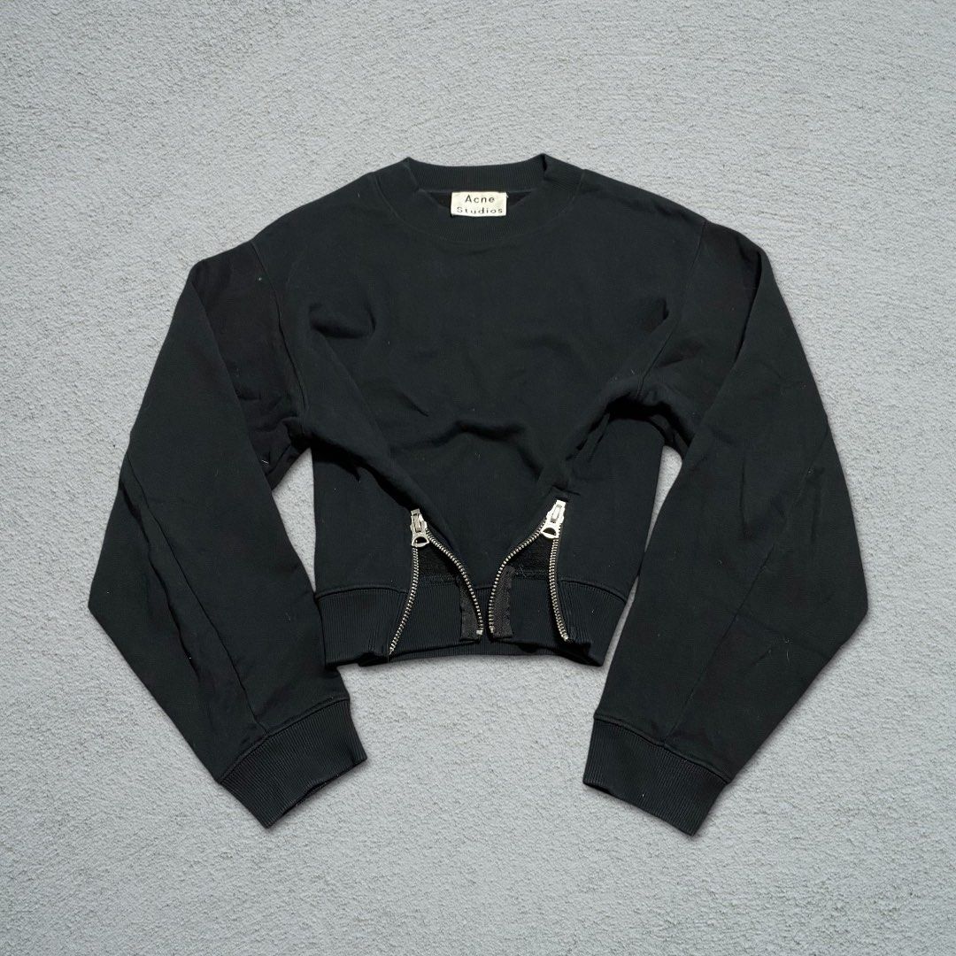 ACNE STUDIOS BIRD FL CROPPED PULLOVER (Category: Longsleeves) located in Balanga. Submitted by faded_garmz (Listing ID 1397737631, Image 1). Description: ACNE STUDIOS BIRD FL CROPPED PULLOVER EXCELLENT CONDITION MADE IN PORTUGAL ACNE / TALON ZIP TIGHT RIBBINGS SIDE ZIP CREWNECK DIMENSIONS WIDTH - 22” LENGTH - 20.5” SHOULDER - 19” SLEEVE - 23.5” HEM - 17” PRICE: ₱3,420 APC / JIL SANDER / AIME LEON DORE.