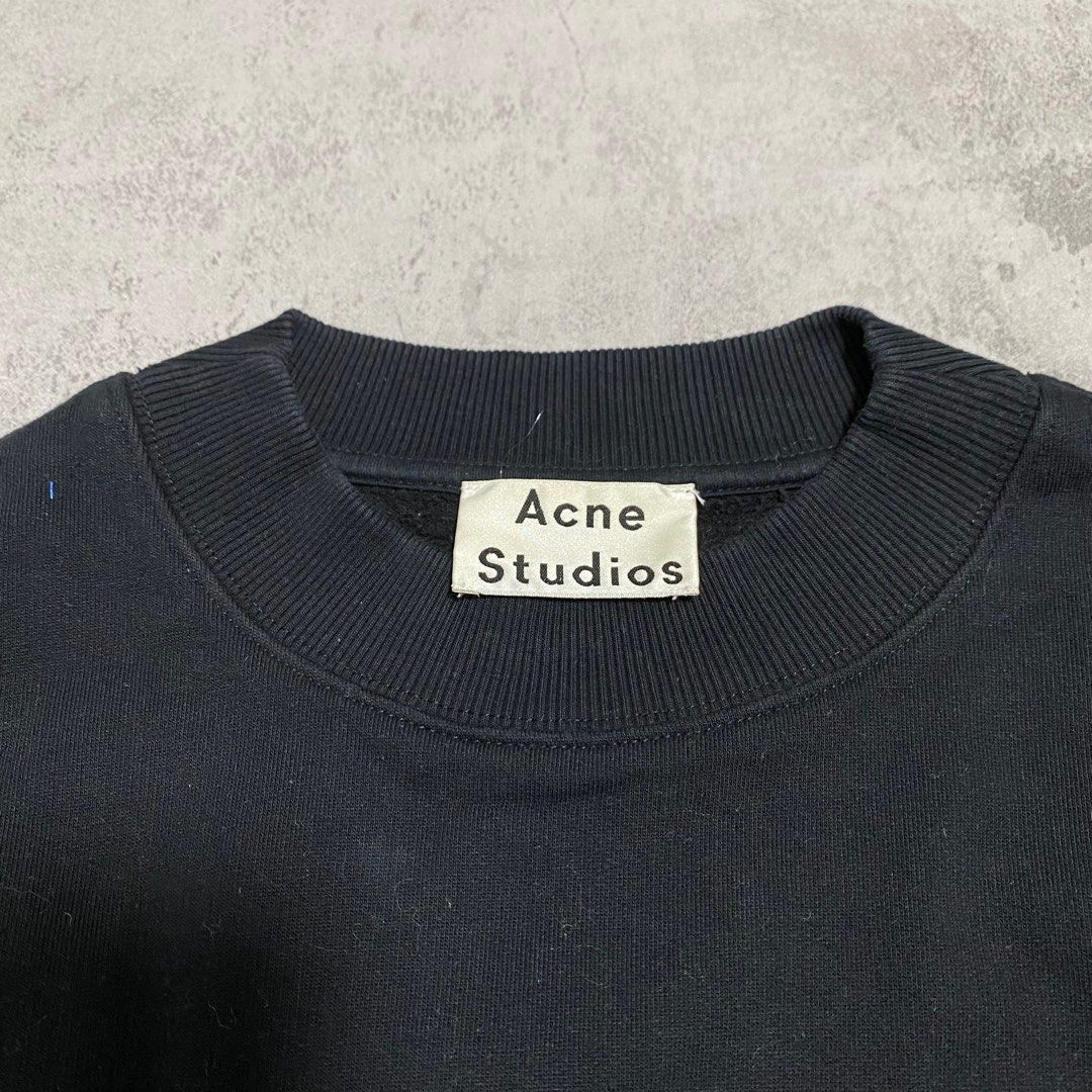 ACNE STUDIOS BIRD FL CROPPED PULLOVER (Category: Longsleeves) located in Balanga. Submitted by faded_garmz (Listing ID 1397737631, Image 2). Description: ACNE STUDIOS BIRD FL CROPPED PULLOVER EXCELLENT CONDITION MADE IN PORTUGAL ACNE / TALON ZIP TIGHT RIBBINGS SIDE ZIP CREWNECK DIMENSIONS WIDTH - 22” LENGTH - 20.5” SHOULDER - 19” SLEEVE - 23.5” HEM - 17” PRICE: ₱3,420 APC / JIL SANDER / AIME LEON DORE.