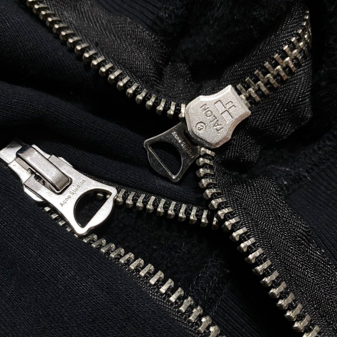 ACNE STUDIOS BIRD FL CROPPED PULLOVER (Category: Longsleeves) located in Balanga. Submitted by faded_garmz (Listing ID 1397737631, Image 3). Description: ACNE STUDIOS BIRD FL CROPPED PULLOVER EXCELLENT CONDITION MADE IN PORTUGAL ACNE / TALON ZIP TIGHT RIBBINGS SIDE ZIP CREWNECK DIMENSIONS WIDTH - 22” LENGTH - 20.5” SHOULDER - 19” SLEEVE - 23.5” HEM - 17” PRICE: ₱3,420 APC / JIL SANDER / AIME LEON DORE.