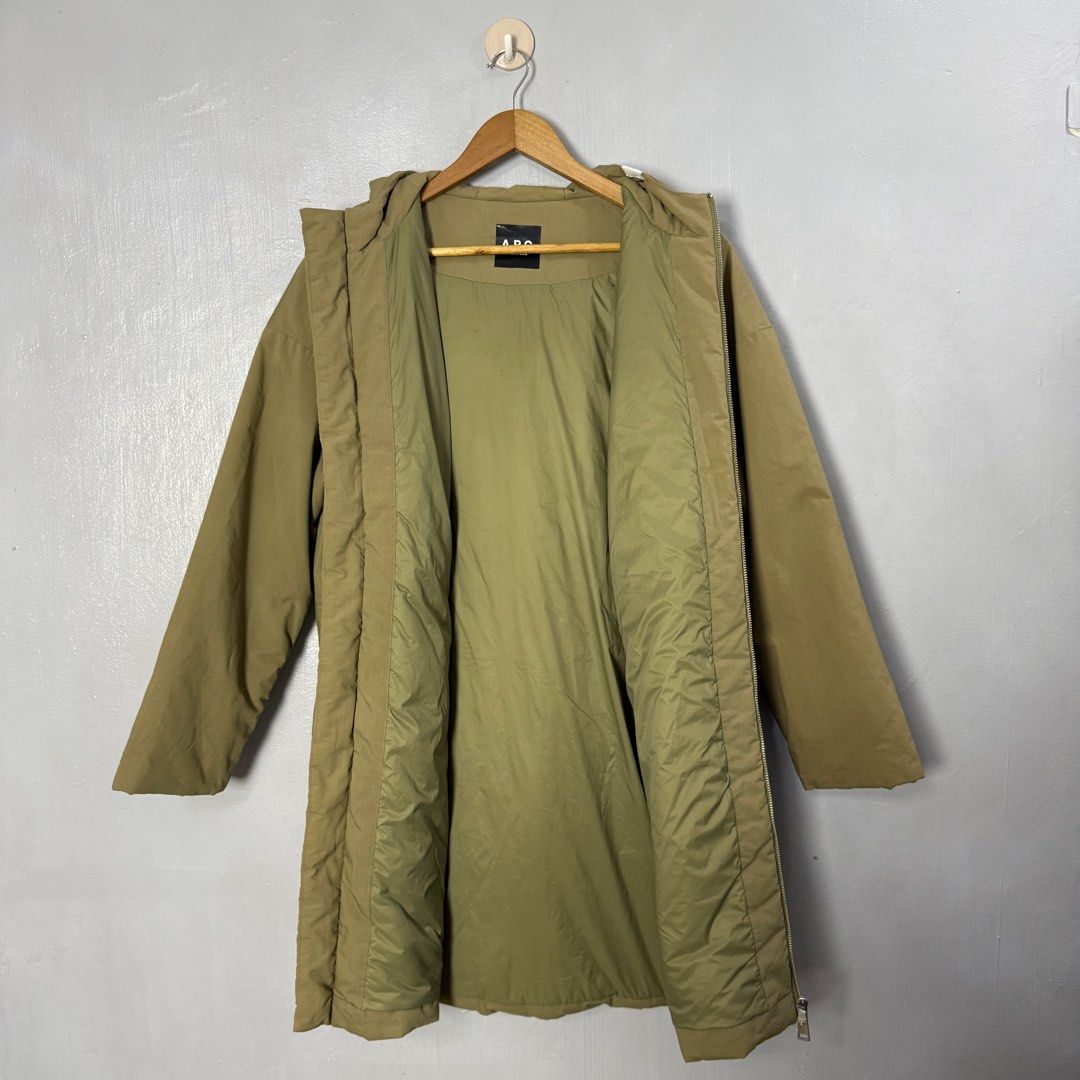 APC Puffer Hooded Parka Down Jacket (Category: Luxury Apparel) located in General Trias. Submitted by seconddegreeco (Listing ID 1397737435, Image 1). Description: APC Puffer Hooded Parka Down Jacket Sizes: Tagged 36 best fit Large Dimensions: 35 length 23 width 23 sleeves Conditions: Excellent ‼️ note: has minimal discoloration, see last image 📩📩📩.
