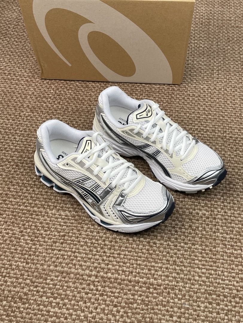 ASICS Gel-Kayano 14 White, Black, and Silver (Category: Sneakers) located in Singapore. Submitted by shnexz1521 (Listing ID 1397756957, Image 3). Description: Comes with box Sizes: 36 - 45 In stock.