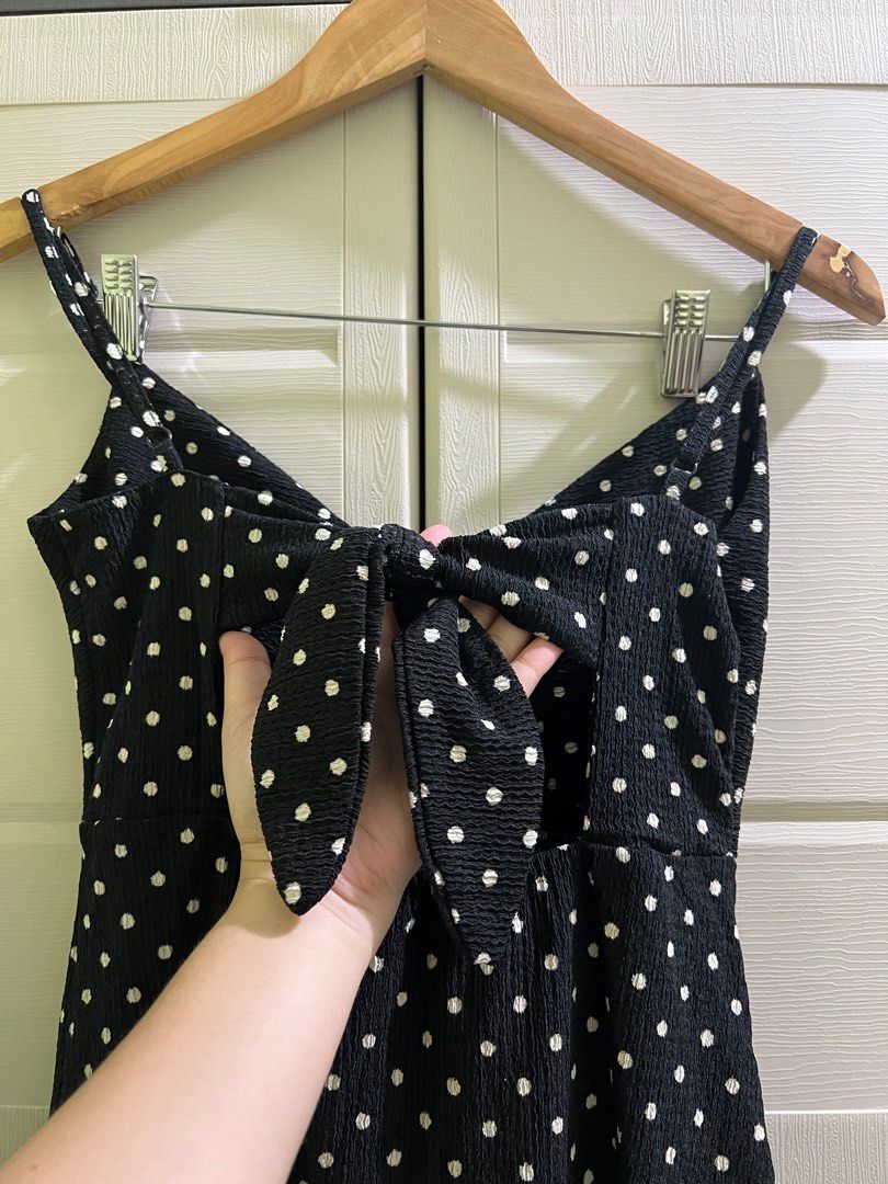 Auth Bershka Polka black dress (Category: Dresses) located in Muntinlupa City. Submitted by eyaaaaaaaah (Listing ID 1397708201, Image 3). Description: No issue Cut tag Super stretchy.