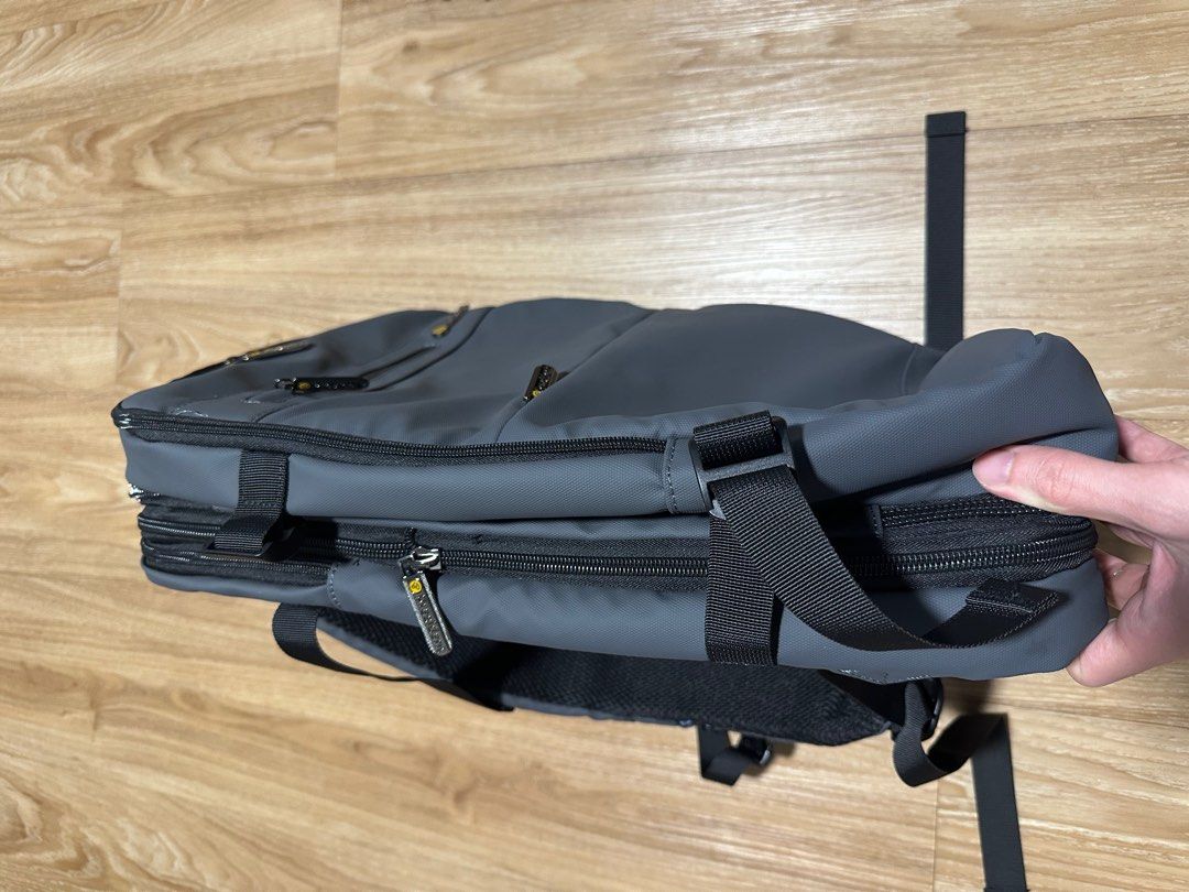 Backpack (Category: Backpacks) located in Singapore. Submitted by hello88lo (Listing ID 1397591942, Image 3). Description: .