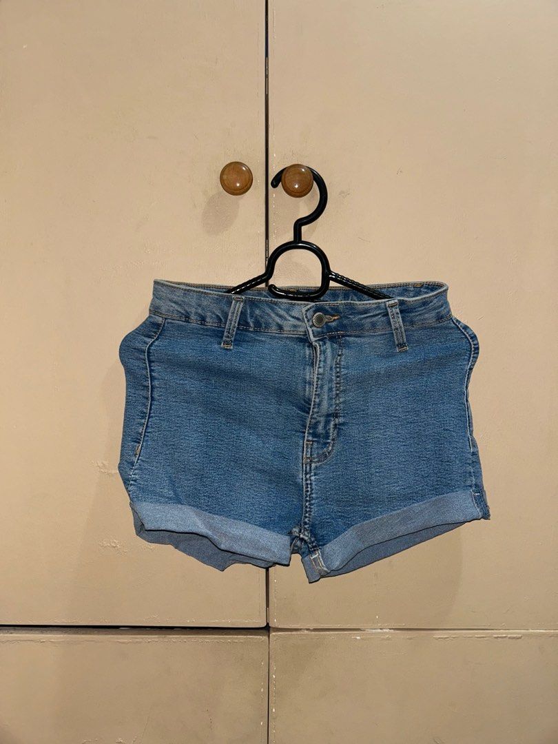 Bershka Denim Shorts (Category: Shorts) located in Manila. Submitted by fwance (Listing ID 1397617193, Image 2). Description: - Bershka denim shorts - Light blue wash - Size: EUR 34, USA 02, MEX 24 - Button and zipper closure - Rolled-up cuffs - Made in Bangladesh.