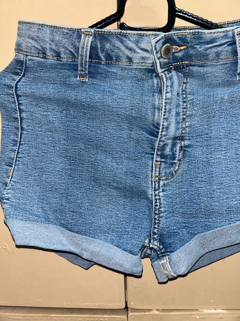 Bershka Denim Shorts (Category: Shorts) located in Manila. Submitted by fwance (Listing ID 1397617193, Image 1). Description: - Bershka denim shorts - Light blue wash - Size: EUR 34, USA 02, MEX 24 - Button and zipper closure - Rolled-up cuffs - Made in Bangladesh.