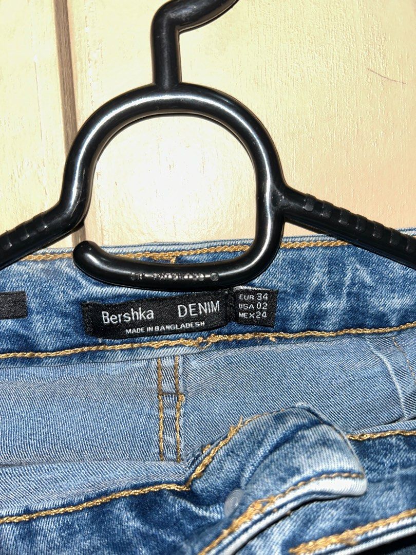 Bershka Denim Shorts (Category: Shorts) located in Manila. Submitted by fwance (Listing ID 1397617193, Image 3). Description: - Bershka denim shorts - Light blue wash - Size: EUR 34, USA 02, MEX 24 - Button and zipper closure - Rolled-up cuffs - Made in Bangladesh.