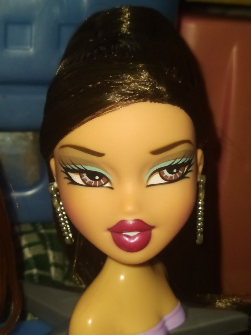 BRATZ BUNDLE DANA AND JADE (Category: Kids Toys) located in Manila. Submitted by sasheng04 (Listing ID 1397722204, Image 3). Description: BRATZ HEAD FAMEZ DANA AND JADE COMES WITH 1 BODY 1 PAIR OF BOOTS 1 PAIR OF EARRINGS. MOD: LALAMOVE AND JNT .