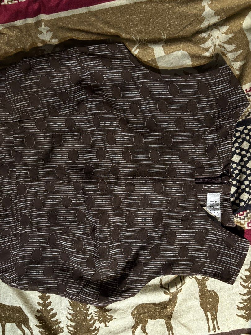 brown pattered sleeveless dress (Category: Dresses) located in Taguig. Submitted by ellarch1ves (Listing ID 1397755127, Image 2). Description: — flaw(s): none — pls note that colors may vary due to lighting — dm for when worn pics ☻ mop: gcash mod: j&t/lalamove or any same day delivery services .