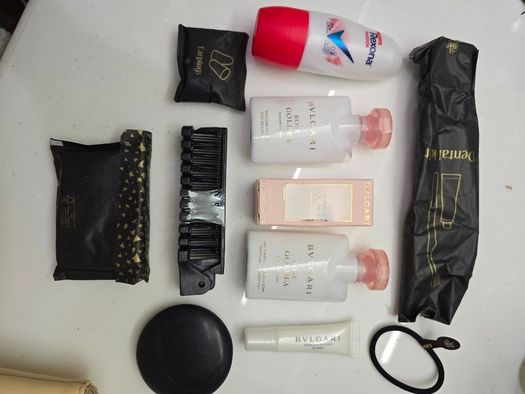 Bvlgari Emirates Exclusive Toiletry Kit (Category: Luxury Bags & Wallets) located in Pasig City. Submitted by clothesandthings_ (Listing ID 1397767088, Image 3). Description: .