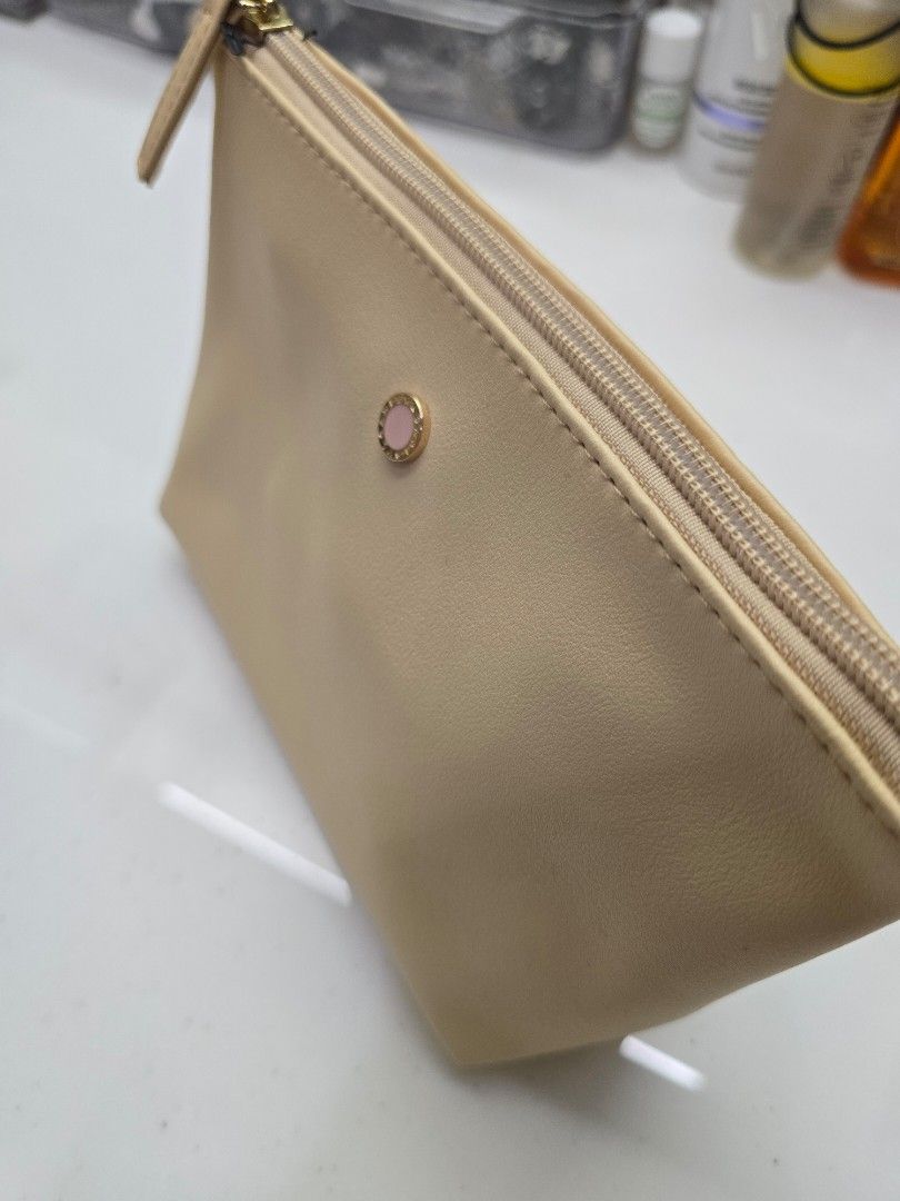 Bvlgari Emirates Exclusive Toiletry Kit (Category: Luxury Bags & Wallets) located in Pasig City. Submitted by clothesandthings_ (Listing ID 1397767088, Image 2). Description: .