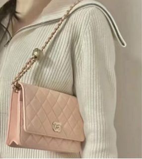 (Category: ) located in . Submitted by resale_loyalty (Listing ID 1397700386, Image 1). Description: .