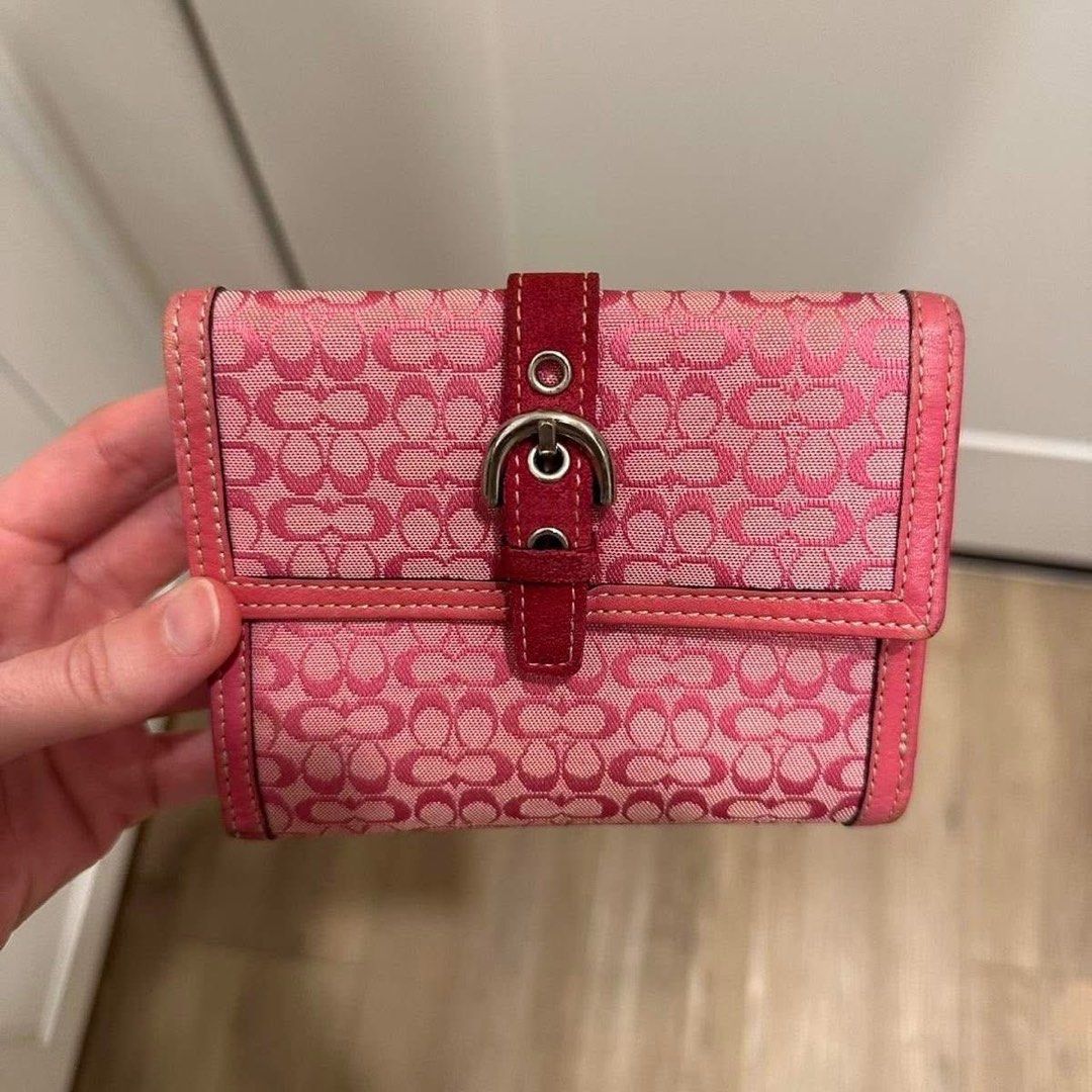 Coach Pink Soho with Wallet (Category: Luxury Bags & Wallets) located in Dagupan City. Submitted by nicacloset.ph (Listing ID 1396519203, Image 3). Description: 💌 DM if interested. PHOTO FOR REFERENCE ONLY. Not the actual photos. CTTO.