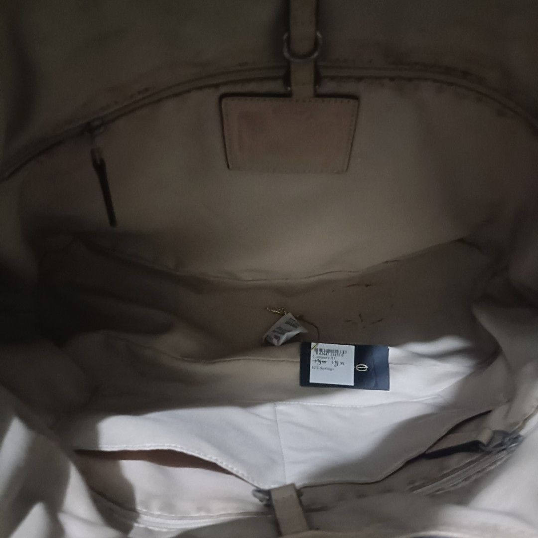 Coach Tote Bag Canvas (Category: Luxury Bags & Wallets) located in Caloocan City. Submitted by jee2727 (Listing ID 1397718596, Image 3). Description: Coach Canvas Tote Bag.