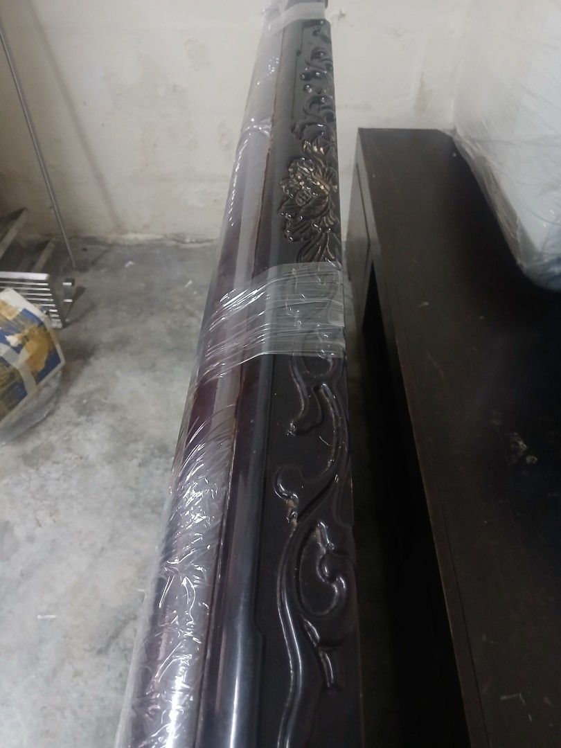 Coffee table kayu solid (Category: Coffee & Tea Tableware) located in Kuala Lumpur. Submitted by miorhanafi89 (Listing ID 1397596298, Image 3). Description: Kayu solid. Ukuran 150 cm panjang x 90cm lebar. Transport arrange sendiri. Di flat seri johor 4c cheras..