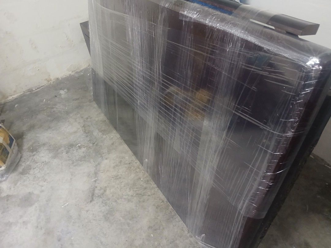 Coffee table kayu solid (Category: Coffee & Tea Tableware) located in Kuala Lumpur. Submitted by miorhanafi89 (Listing ID 1397596298, Image 2). Description: Kayu solid. Ukuran 150 cm panjang x 90cm lebar. Transport arrange sendiri. Di flat seri johor 4c cheras..