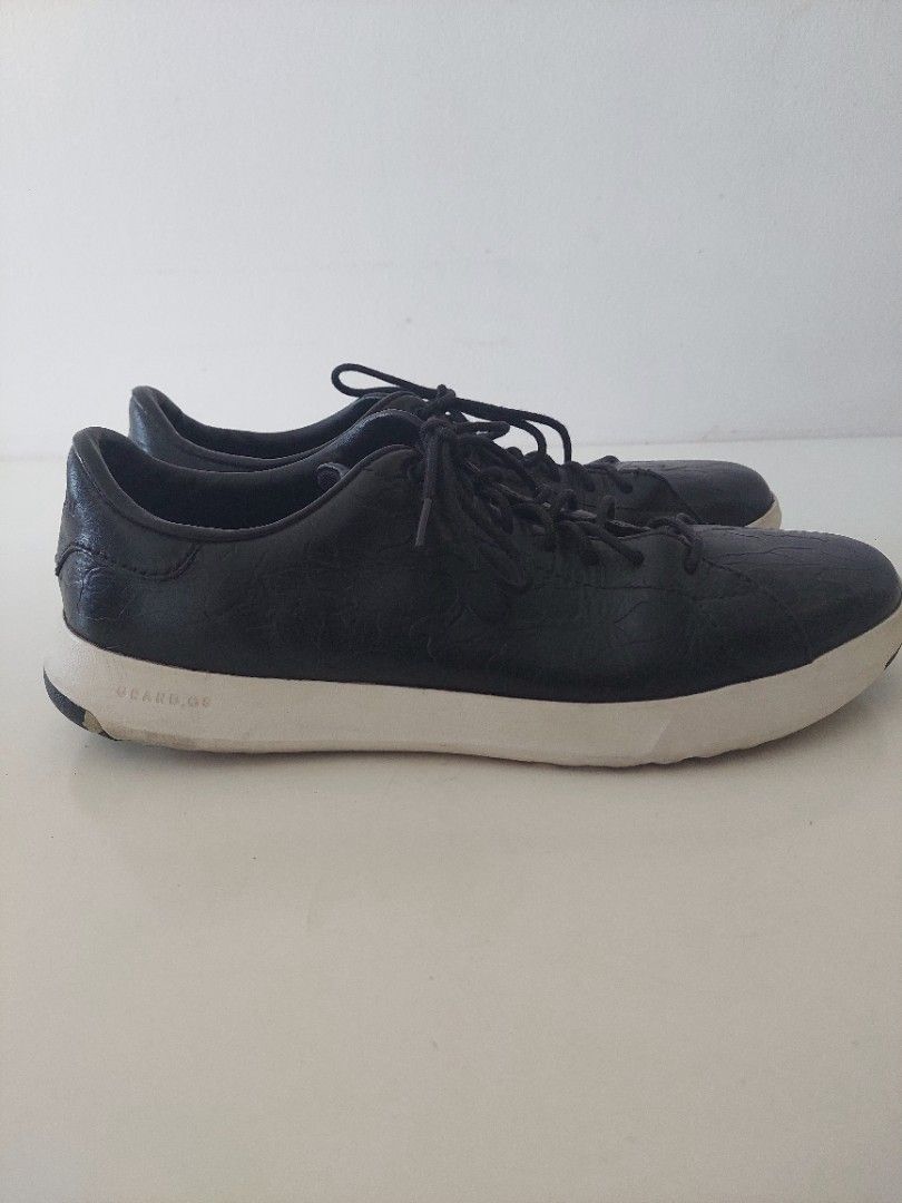 Cole Haan Black Leather Sneakers (Category: Sneakers) located in Pasig City. Submitted by warrenroyo (Listing ID 1397640911, Image 1). Description: - Cole Haan sneakers - Black leather upper - White soles - Textured design - Lace-up closure - Some sole wear - Casual wear.