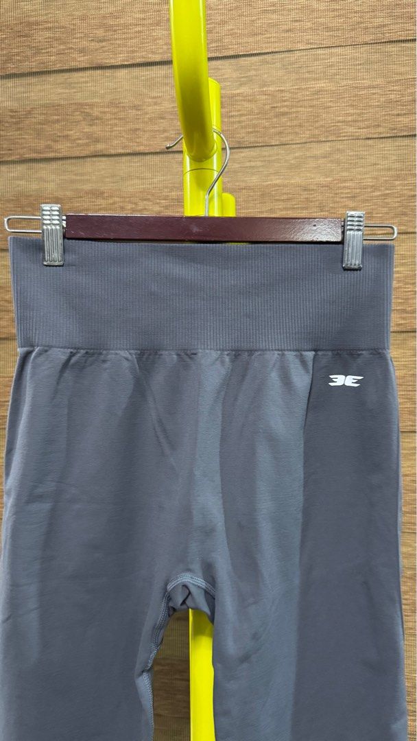 Elite Eleven Gray Leggings (Category: Activewear) located in Manila. Submitted by lbdeclutters (Listing ID 1397678628, Image 2). Description: .