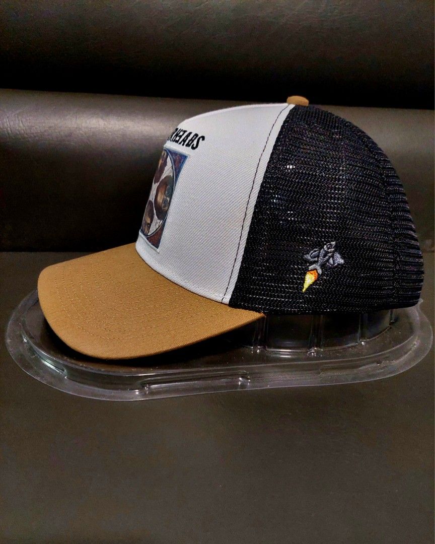 Eraserheads Cap, Circus (signed) (Category: Caps & Hats) located in Makati City. Submitted by a_pullman016 (Listing ID 1397691059, Image 3). Description: Eraserheads Circus Cap (Signed) The limited edition & Original 💯 -Never Used -Signed by Vocalist & Frontman of the Eraserheads, Legendary: Ely Buendia Price: P4,000 📍 Location: BGC, Taguig City 📦 Meet up / pick up / drop-off and open for delivery in Metro Manila & Laguna with sf. Can do via G